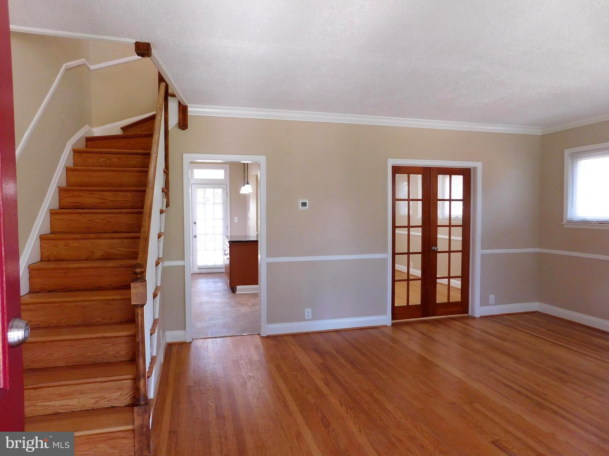 3305 Cedarhurst Road Baltimore, MD 21214 - Photo 3 of 30 Living Room/Main Entrance