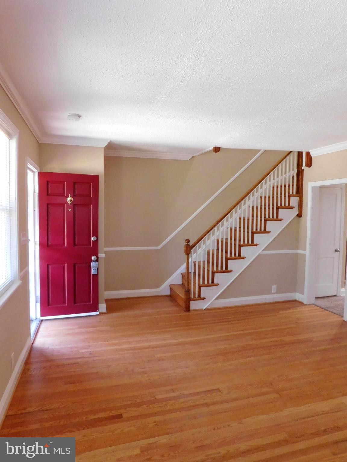 3305 Cedarhurst Road Baltimore, MD 21214 - Photo 4 of 30 Living Room/Main Entrance
