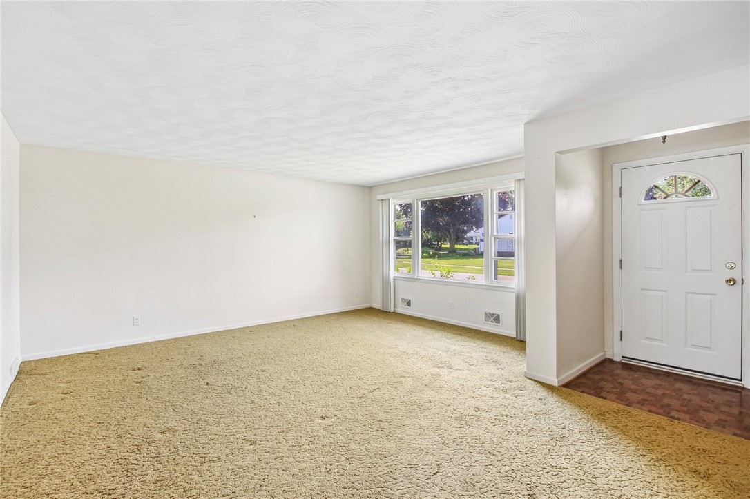 6 Worthington Road Irondequoit, NY 14622 - Photo 4 of 24