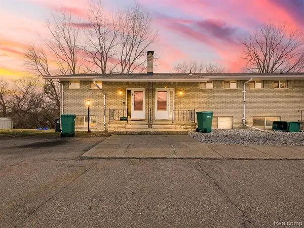 $1,200 | 149 Huronview Court, White Lake, MI 48386