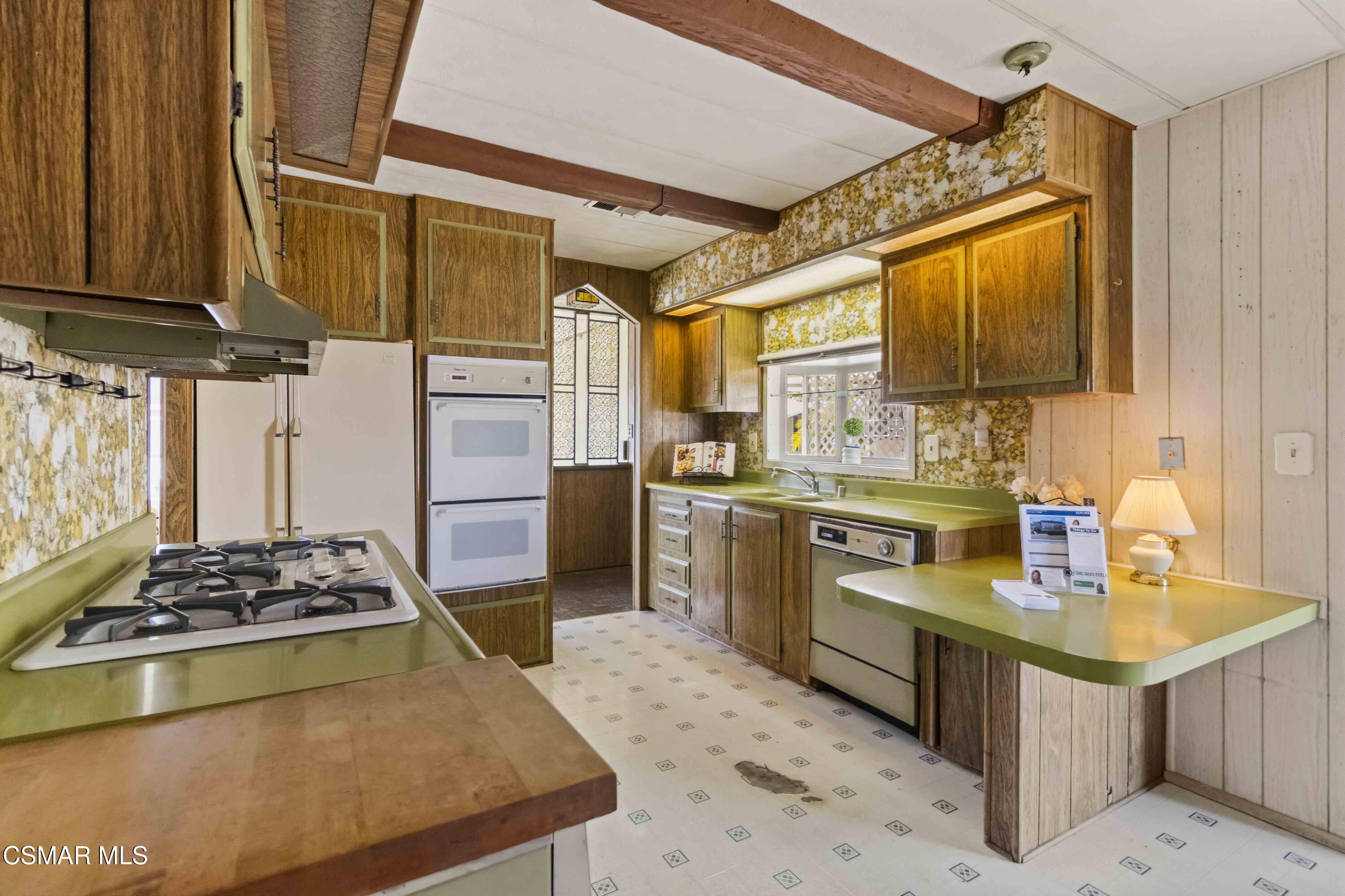 195 Tierra Rejada Road, Unit 201 Simi Valley, CA 93065 - Photo 4 of 50 0016