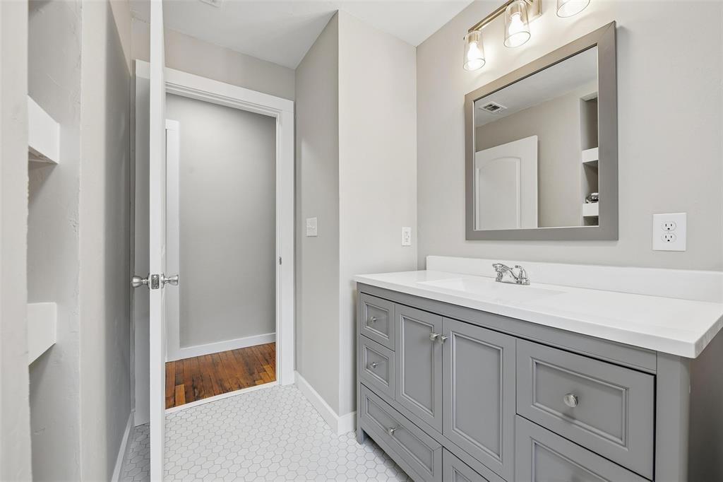 702 North Church Street Decatur, TX 76234 - Photo 20 of 36 a bathroom with a sink and a mirror