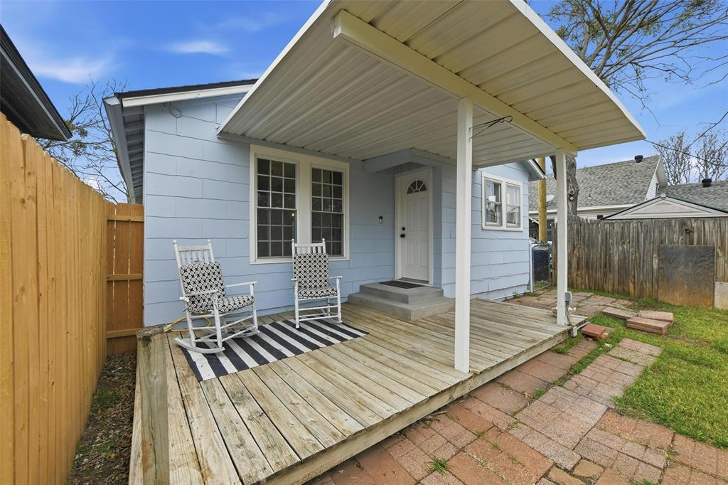 702 North Church Street Decatur, TX 76234 - Photo 33 of 36 a view of deck with patio