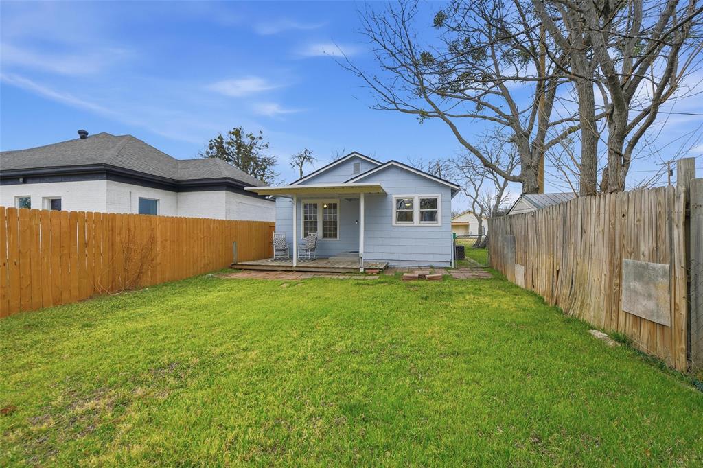 702 North Church Street Decatur, TX 76234 - Photo 36 of 36 a front view of a house with yard