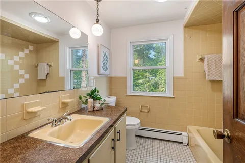 $679,000 | 5 Knapton Street, Barrington, RI 02806
