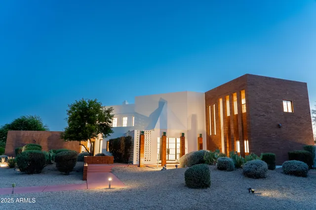 a view of a house with a backyard