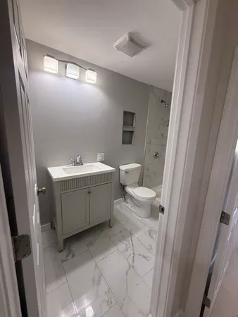 $1,600 | 1544 Main Street, Unit 1, West Warwick, RI 02893