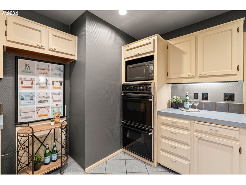 4700 Northwest Barnes Road Portland, OR 97210 - Photo 12 of 40 Kitchen