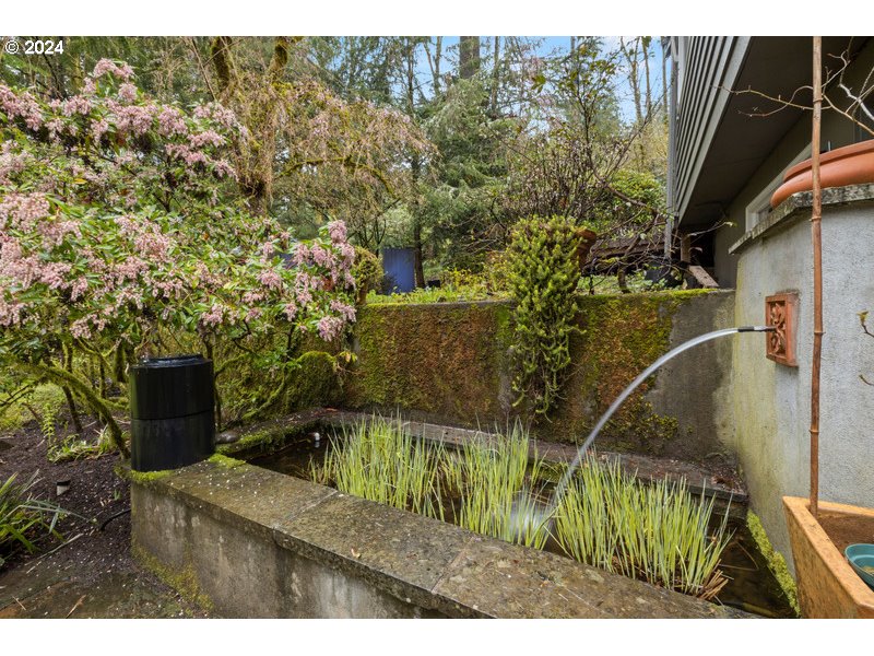 4700 Northwest Barnes Road Portland, OR 97210 - Photo 31 of 40 Water Feature