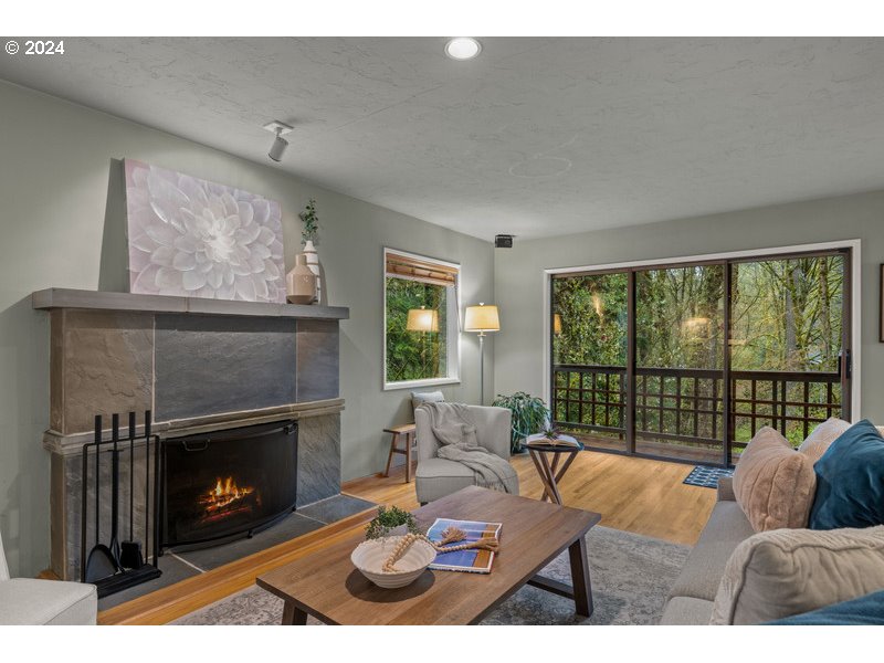 4700 Northwest Barnes Road Portland, OR 97210 - Photo 6 of 40 Living Room