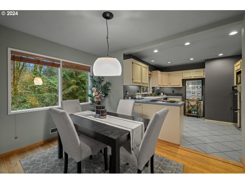 4700 Northwest Barnes Road Portland, OR 97210 - Photo 10 of 40 Dining Room