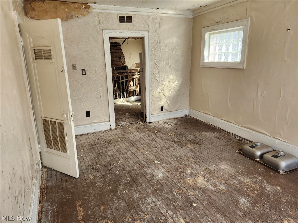 881 Eddy Road Cleveland, OH 44108 - Photo 12 of 36 Unit 1 - first floor