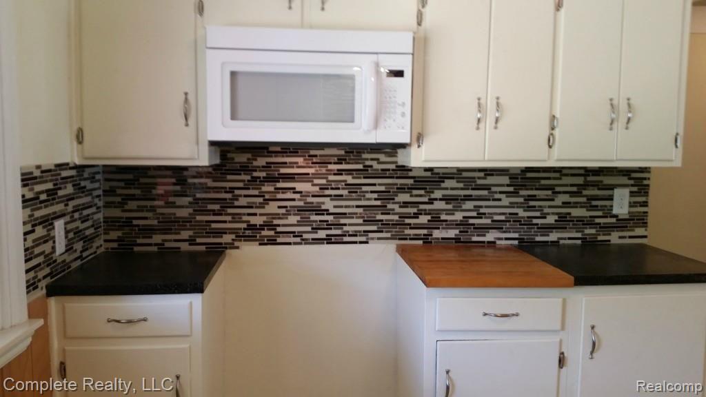 3139 North Belsay Road Flint, MI 48506 - Photo 8 of 27 2015-08-24 15.29