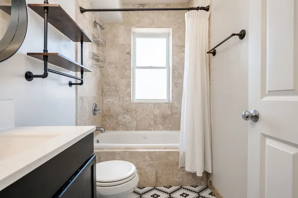 $179,000 | 4749 West Roscoe Street, Unit 3, Chicago, IL 60641