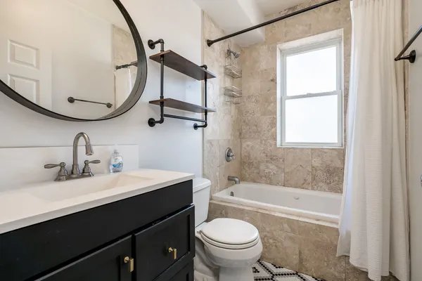 $179,000 | 4749 West Roscoe Street, Unit 3, Chicago, IL 60641