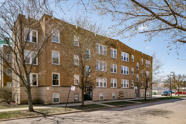 $179,000 | 4749 West Roscoe Street, Unit 3, Chicago, IL 60641