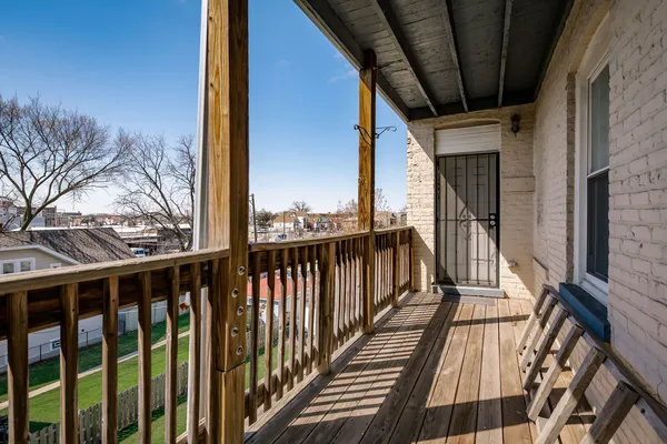 $179,000 | 4749 West Roscoe Street, Unit 3, Chicago, IL 60641