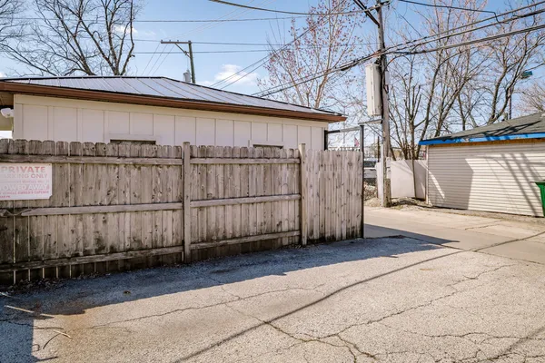$179,000 | 4749 West Roscoe Street, Unit 3, Chicago, IL 60641