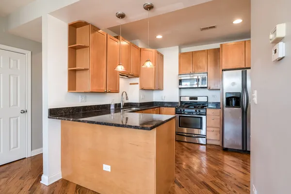 $179,000 | 4749 West Roscoe Street, Unit 3, Chicago, IL 60641
