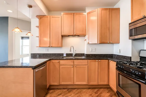 $179,000 | 4749 West Roscoe Street, Unit 3, Chicago, IL 60641