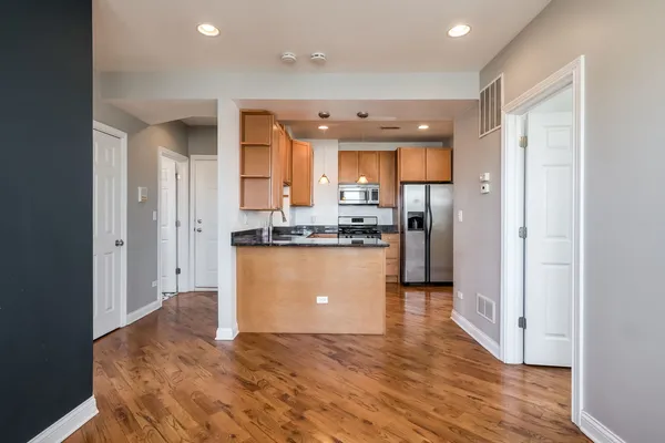 $179,000 | 4749 West Roscoe Street, Unit 3, Chicago, IL 60641