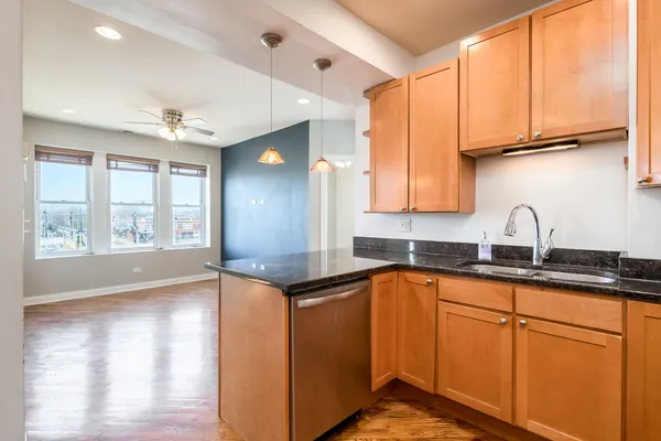 $179,000 | 4749 West Roscoe Street, Unit 3, Chicago, IL 60641