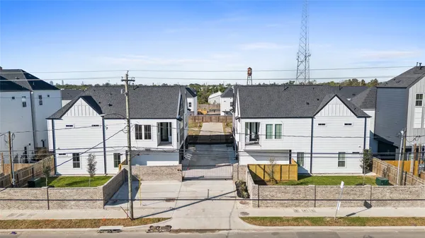 $309,900 | 3105 Jensen Drive, Unit C, Houston, TX 77026