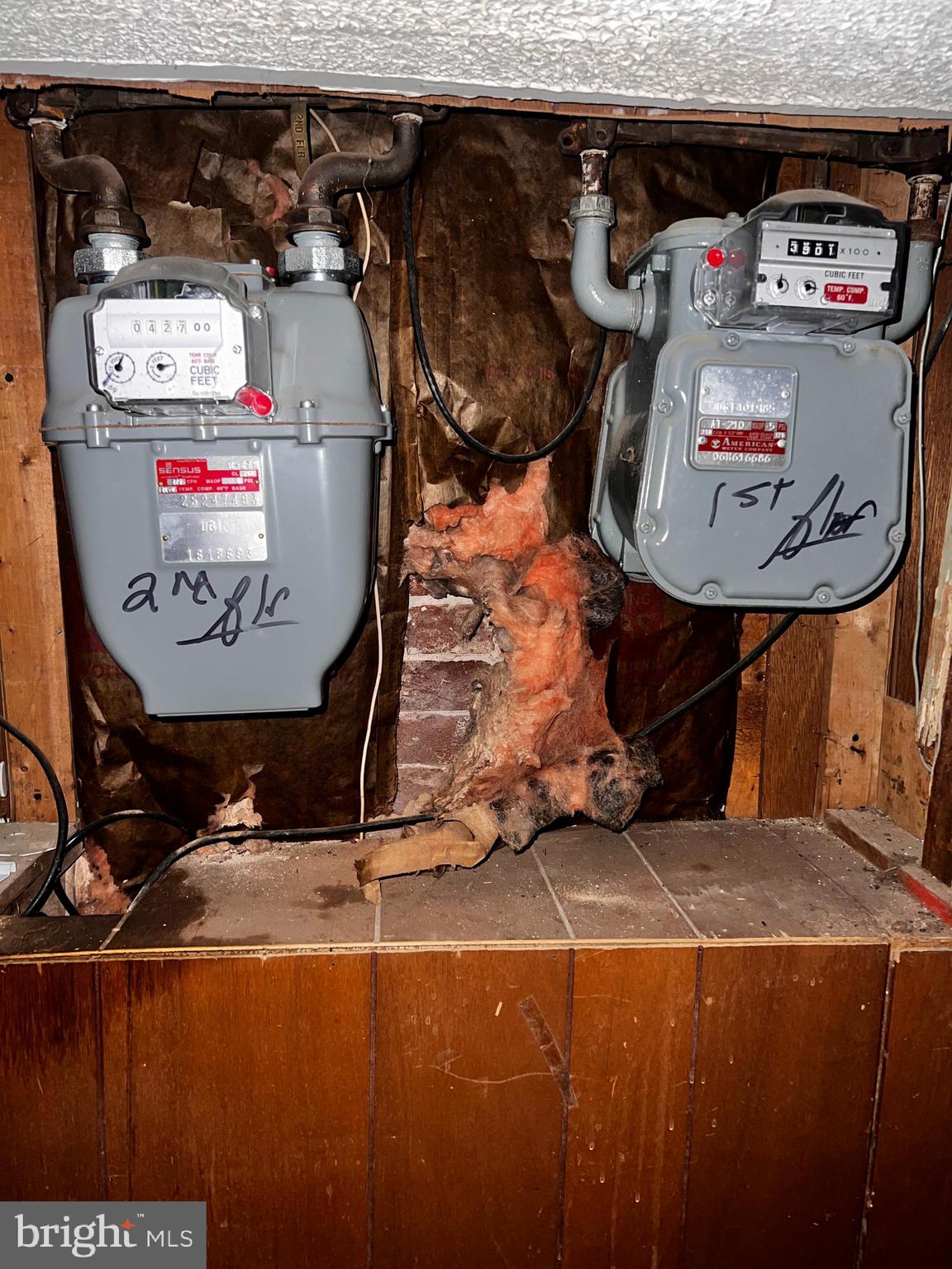 725 Pear Street Reading, PA 19601 - Photo 12 of 12 a utility room with dryer and washer
