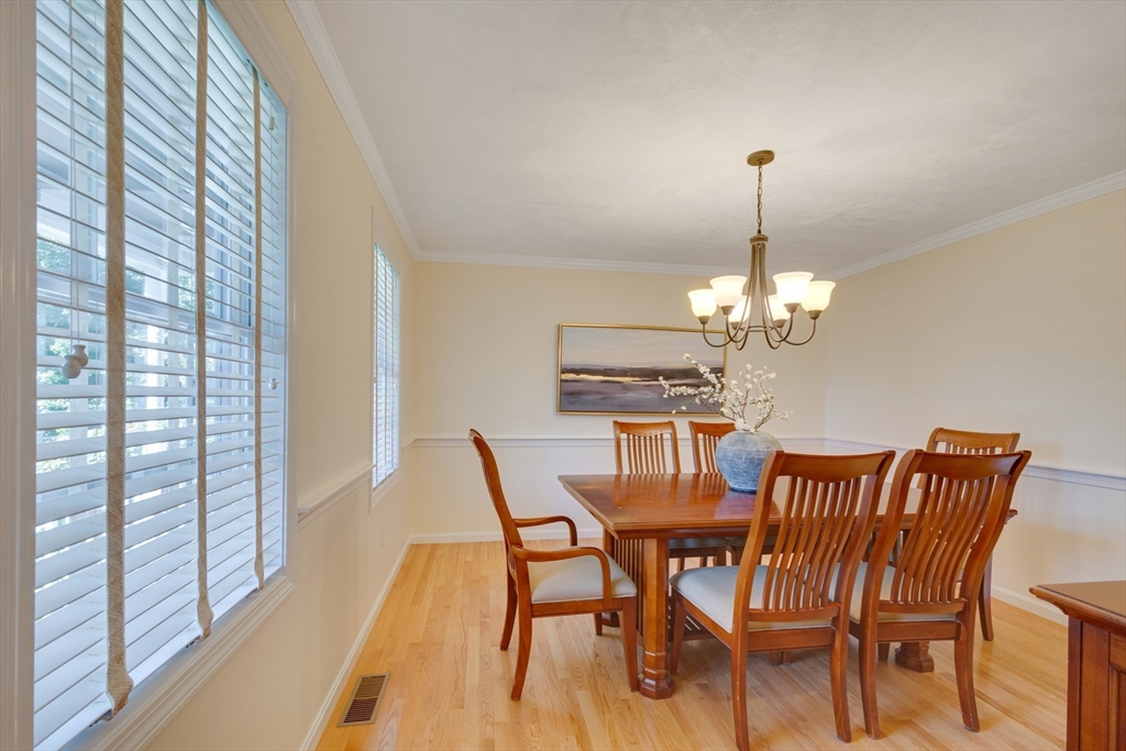 385 Middle Road Boxborough, MA 01719 - Photo 11 of 37