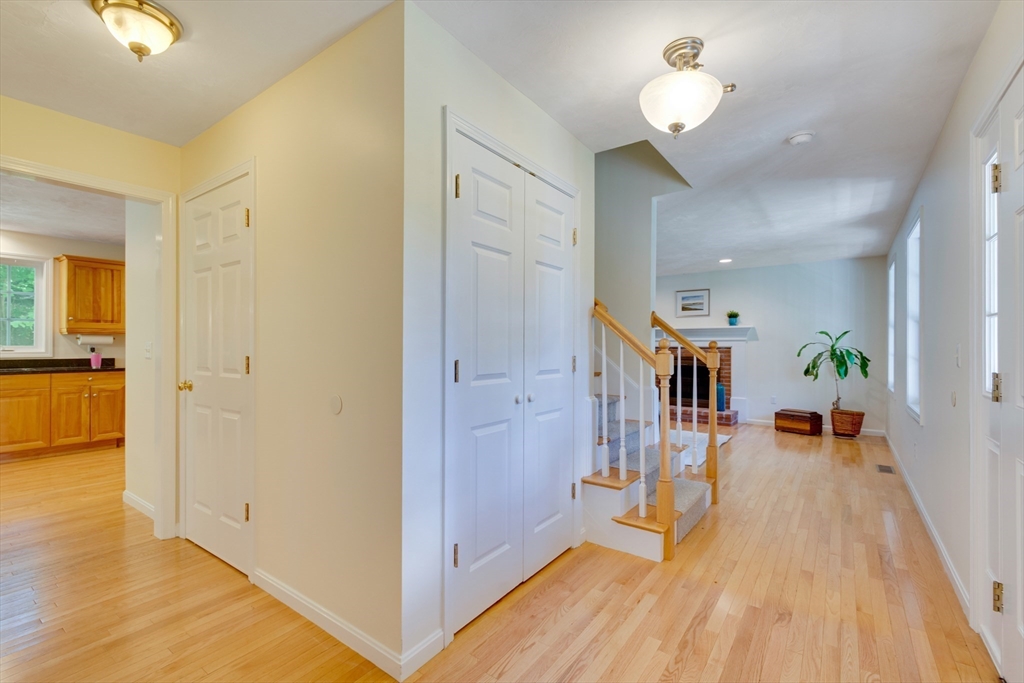 385 Middle Road Boxborough, MA 01719 - Photo 12 of 37