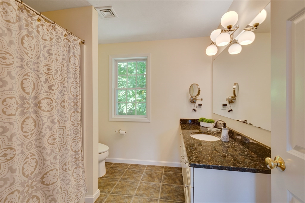 385 Middle Road Boxborough, MA 01719 - Photo 18 of 37