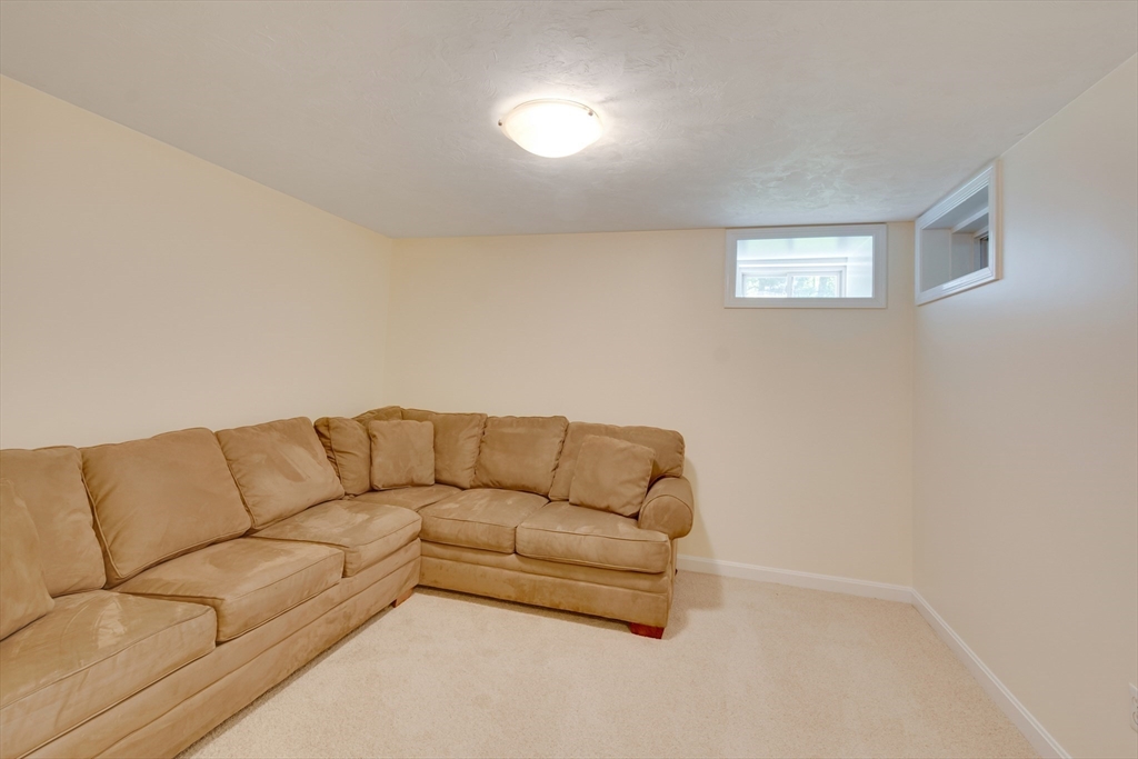 385 Middle Road Boxborough, MA 01719 - Photo 25 of 37