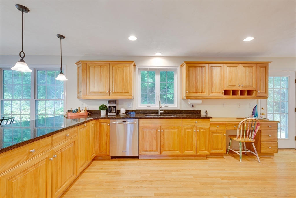 385 Middle Road Boxborough, MA 01719 - Photo 26 of 37