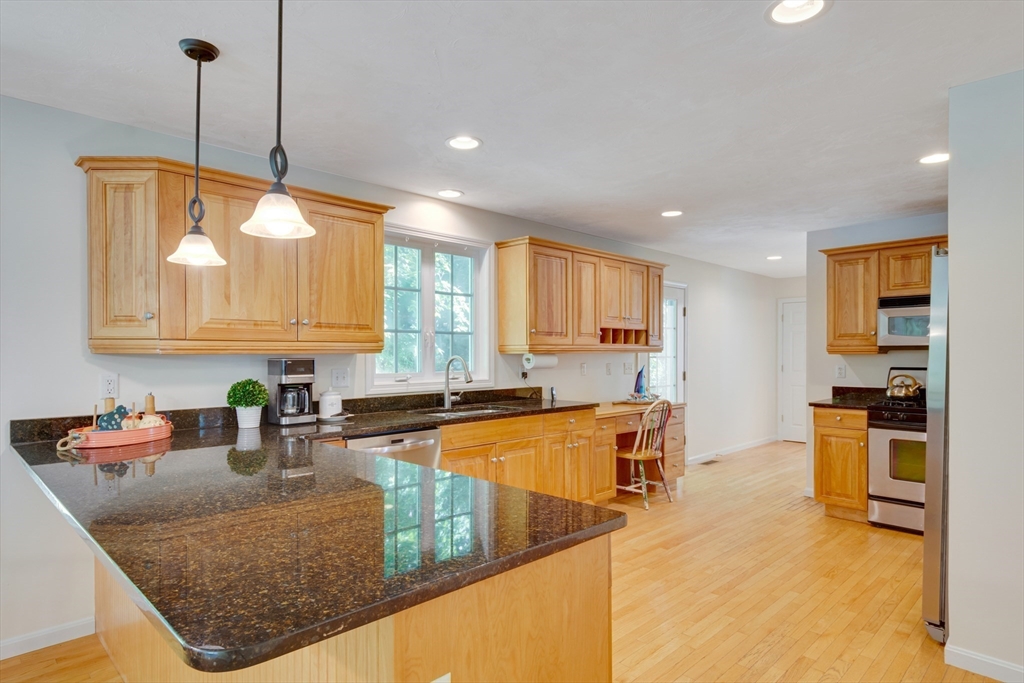 385 Middle Road Boxborough, MA 01719 - Photo 6 of 37