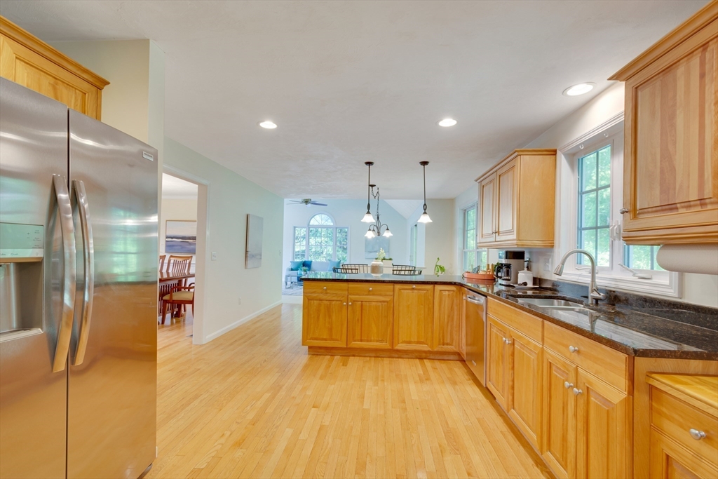 385 Middle Road Boxborough, MA 01719 - Photo 10 of 37