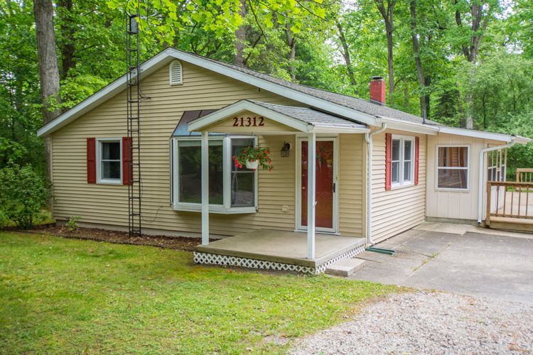21312 Brick Road South Bend, IN 46628 - Photo 1 of 30 Gallery Image 1