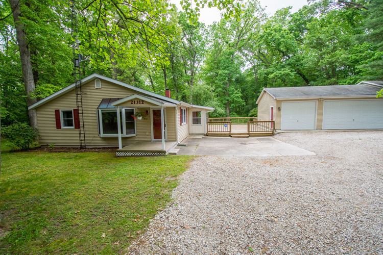 21312 Brick Road South Bend, IN 46628 - Photo 2 of 30 Gallery Image 2