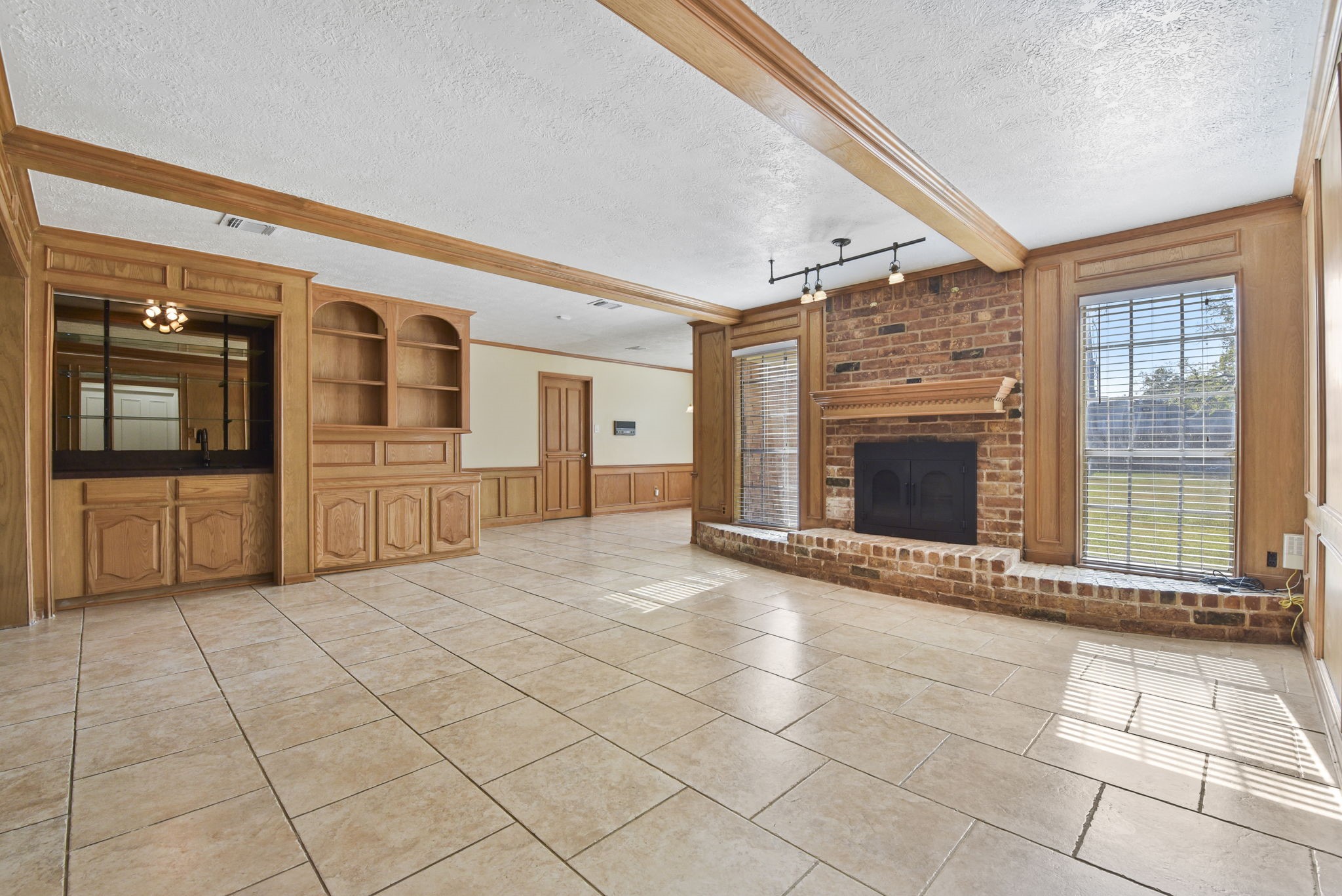6507 Spring Leaf Drive Spring, TX 77379 - Photo 9 of 34 a view of an entryway with a livingroom