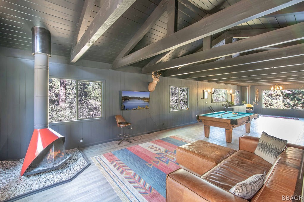 186 Riverside Avenue Sugarloaf, CA 92386 - Photo 5 of 34 a living room with furniture and a window