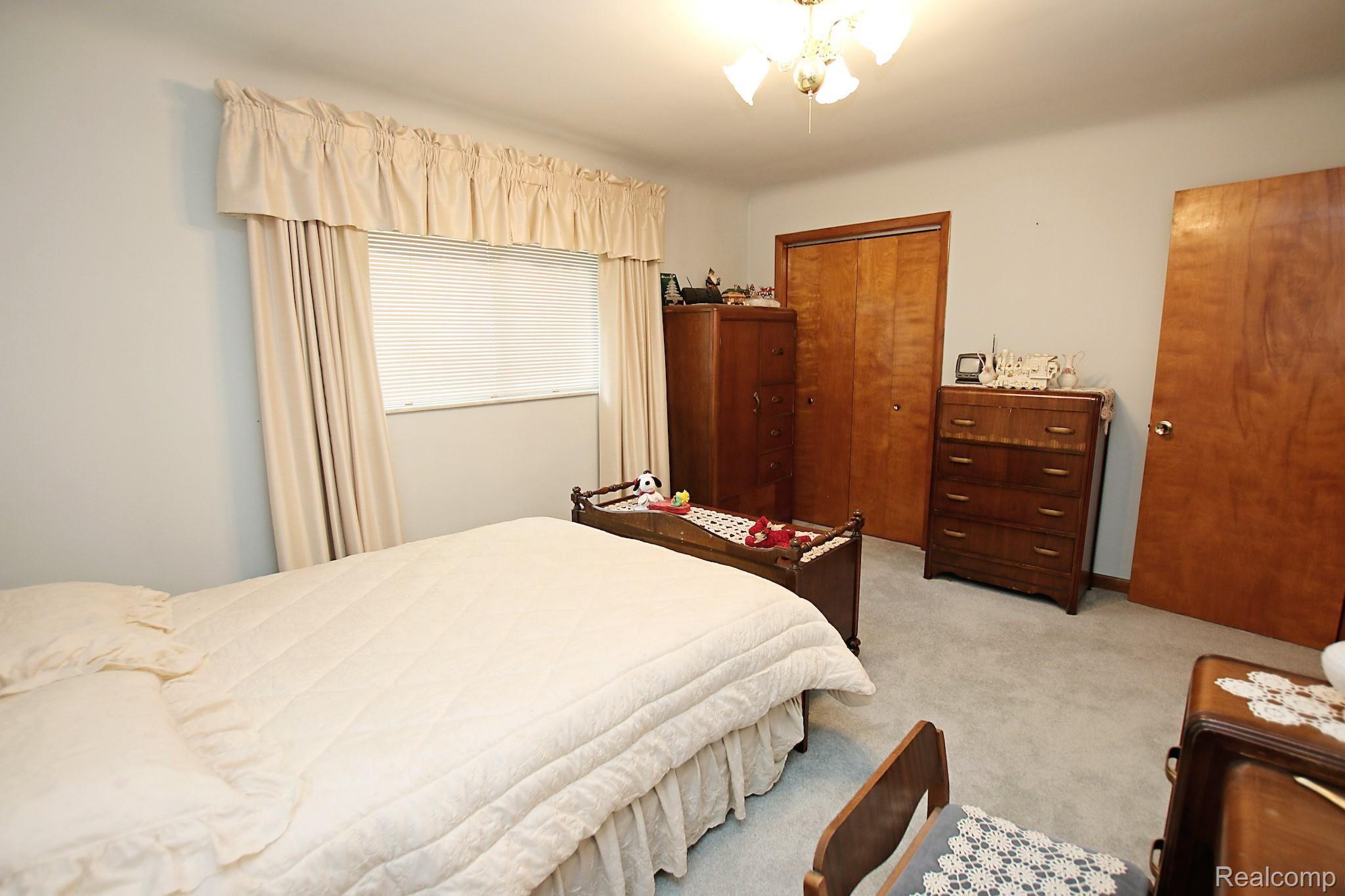 3700 Rohr Road Lake Orion, MI 48359 - Photo 23 of 55 23) Bedroom 2.jpg