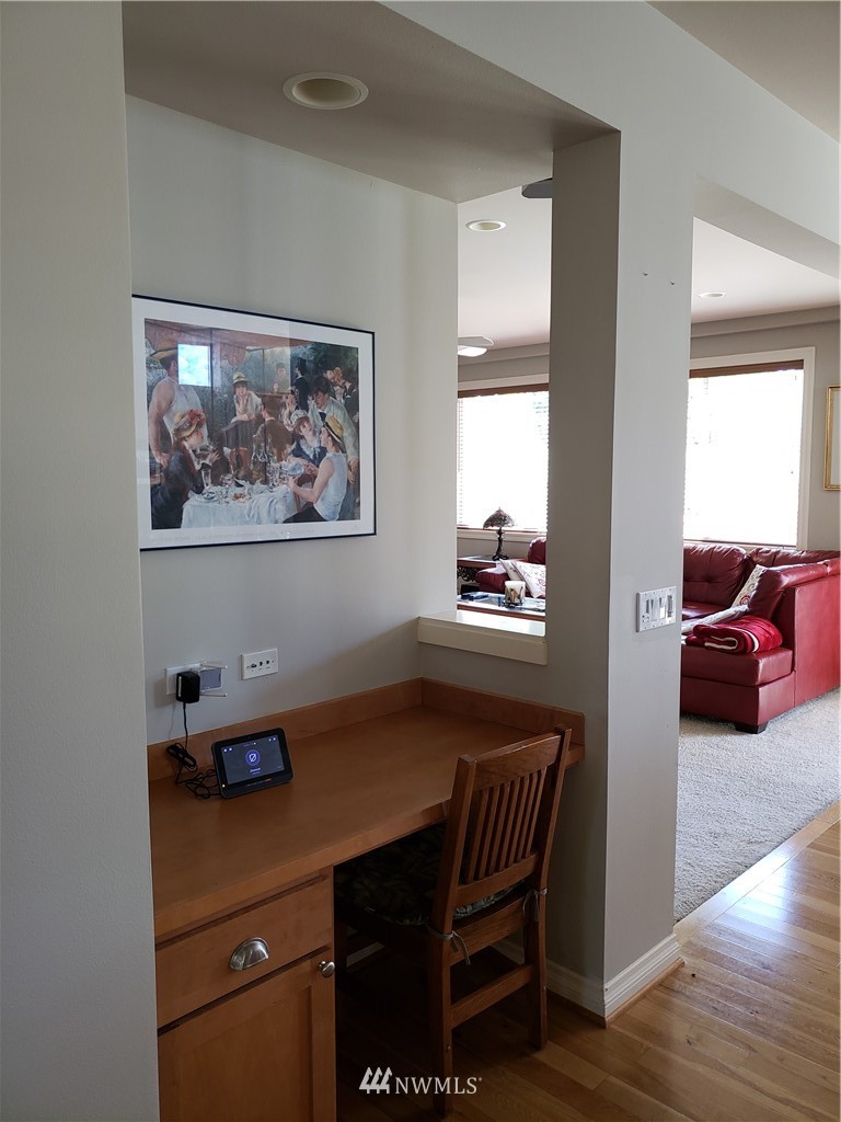 5501 Northeast 3rd Street Renton, WA 98059 - Photo 8 of 37