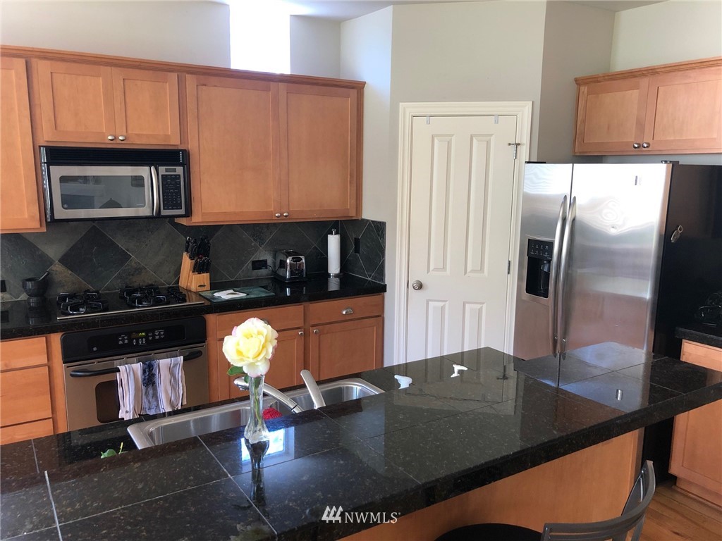 5501 Northeast 3rd Street Renton, WA 98059 - Photo 9 of 37