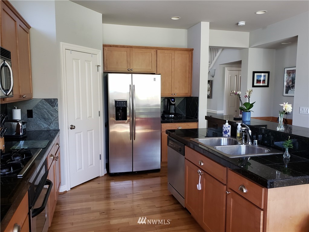 5501 Northeast 3rd Street Renton, WA 98059 - Photo 10 of 37