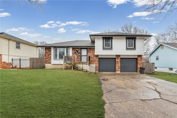 $295,000 | 13801 Lowell Avenue, Grandview, MO 64030