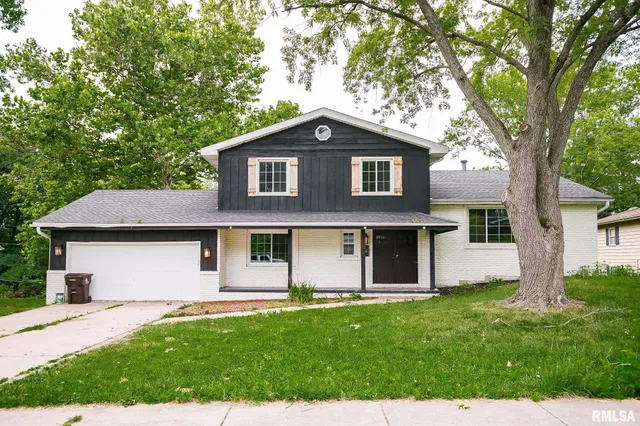 $259,900 | 5317 North Woodview Avenue, Peoria, IL 61614