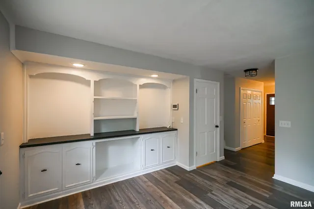 $259,900 | 5317 North Woodview Avenue, Peoria, IL 61614