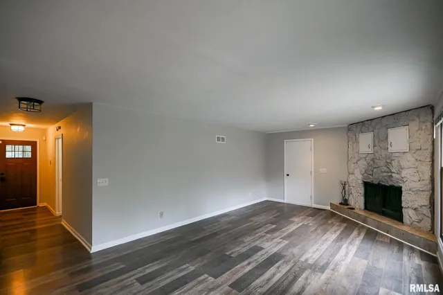 $259,900 | 5317 North Woodview Avenue, Peoria, IL 61614