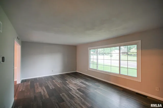 $259,900 | 5317 North Woodview Avenue, Peoria, IL 61614