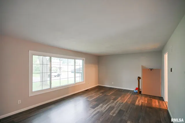 $259,900 | 5317 North Woodview Avenue, Peoria, IL 61614