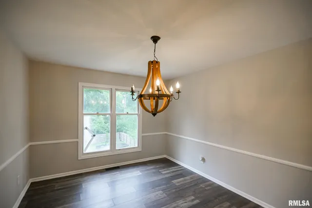 $259,900 | 5317 North Woodview Avenue, Peoria, IL 61614